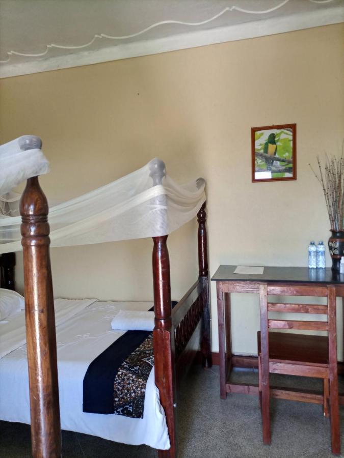 Pross Residence Masindi Esterno foto