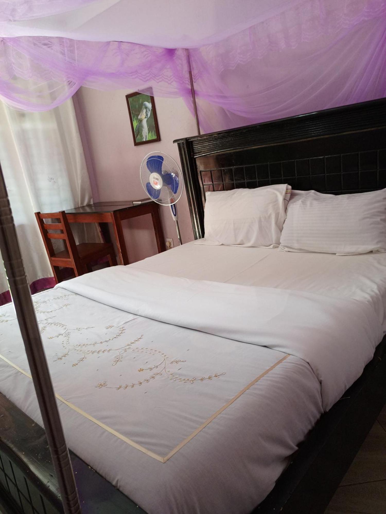 Pross Residence Masindi Esterno foto